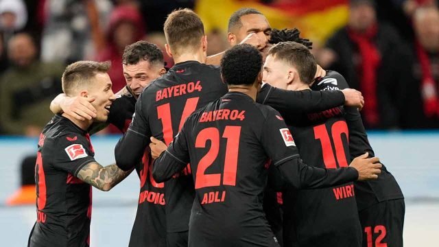 Bayer Leverkusen defeats Mainz 2-1 to extend their winning streak to 33 games and go 11 points clear of Bayern Munich