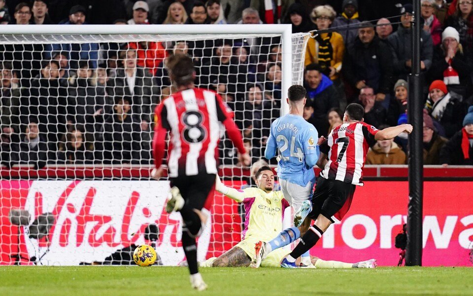 Miserable Brentford loses to Phil Foden hat-trick as Manchester City chases on Liverpool.