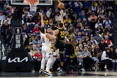 NBA roundup: Stephen Curry’s late three-pointer takes the Warriors over the Suns