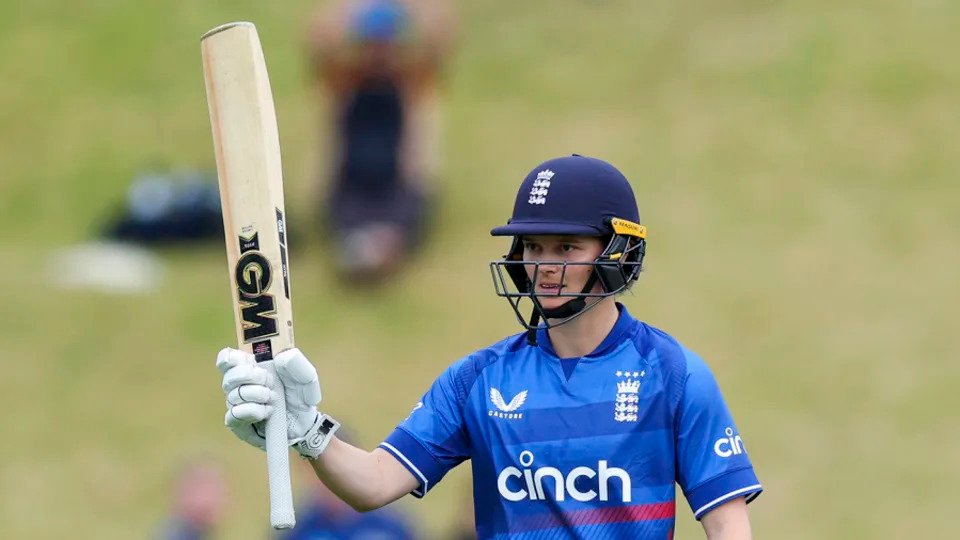 England’s Remarkable Comeback: Amy Jones and Charlie Dean Lead the Charge to Victory From 79/6