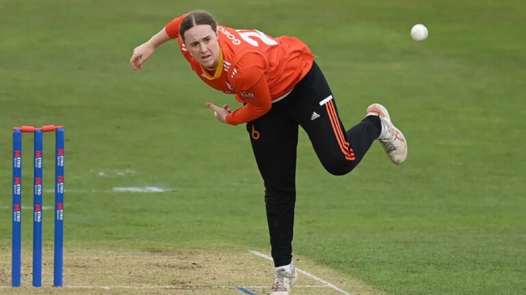 Kirstie Gordon’s Five-for Propel The Blaze to Dominant 7 Wickets Victory Over Thunder