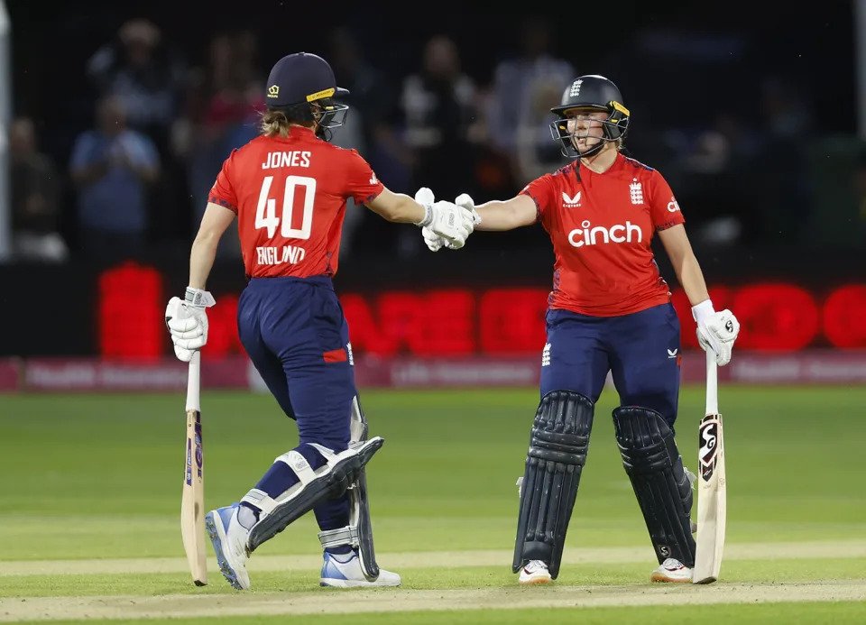 England Secures 3-0 Series Lead Over New Zealand in Thrilling T20I Match