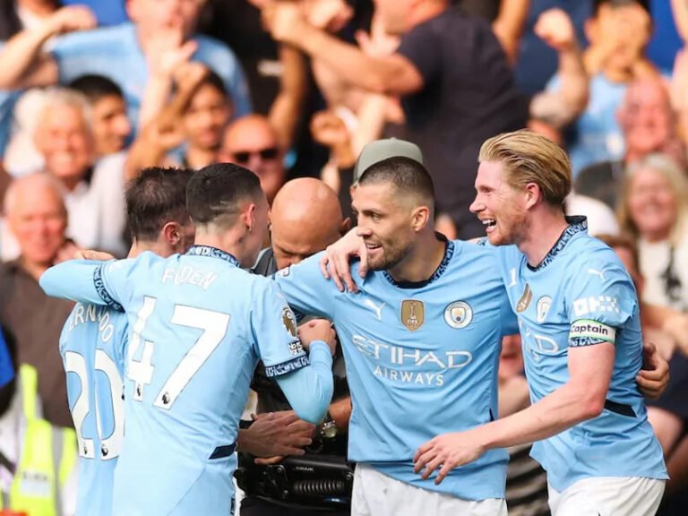 Manchester City Launches Premier League Title Defense with 2-0 Victory Against Chelsea