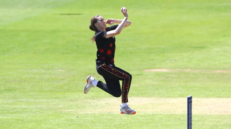 Emily Arlott and Charis Pavely Shine as Central Sparks Crush Southern Vipers by 7 Wickets