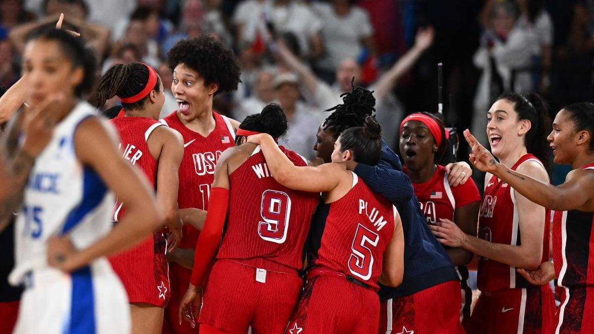 USA Triumphs in Nail-Biting Women’s Basketball Final Against France to Secure 8th Consecutive Gold