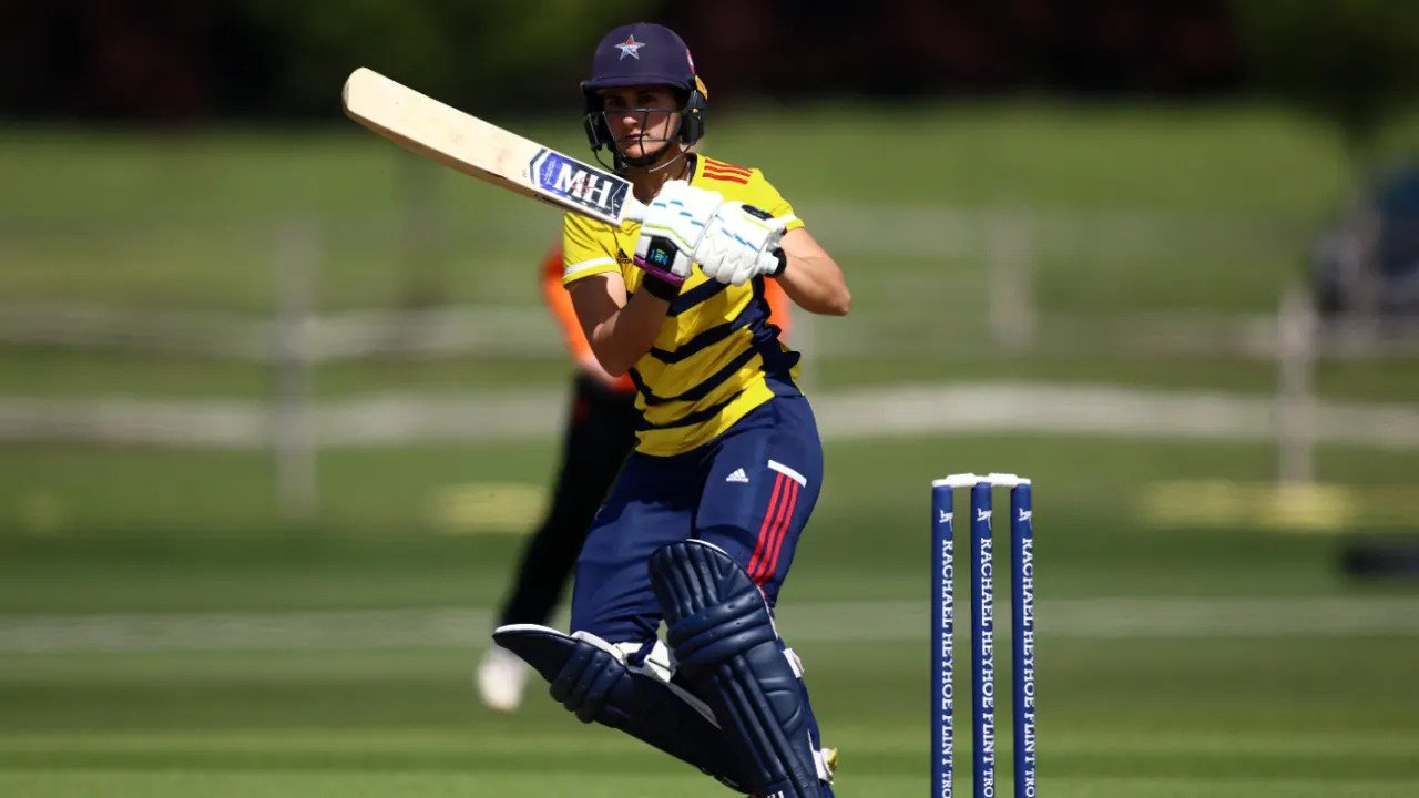 Kira Chathli and Alice Davidson-Richards Propel South East Stars to 20-Run Victory Over Central Sparks