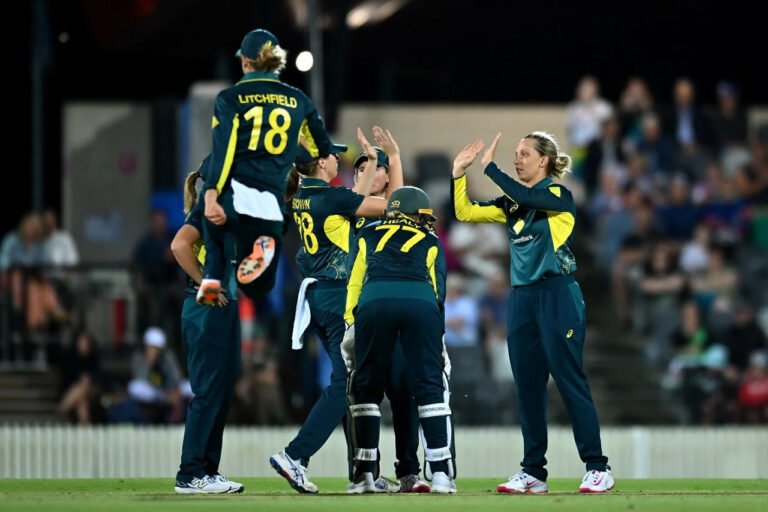 Ashleigh Gardner’s 3-wicket haul helps Australia secure a 29-run victory over New Zealand