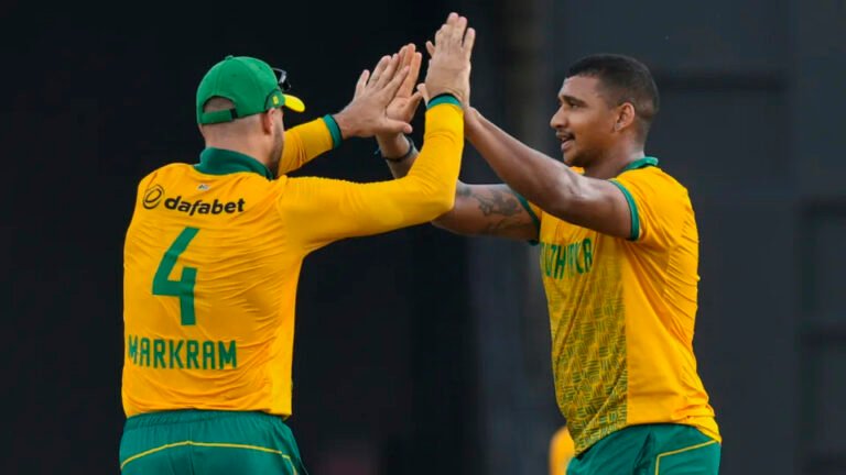 Rickelton and Hendricks Power South Africa to 8 Wickets Victory with Blistering Fifties Against Ireland