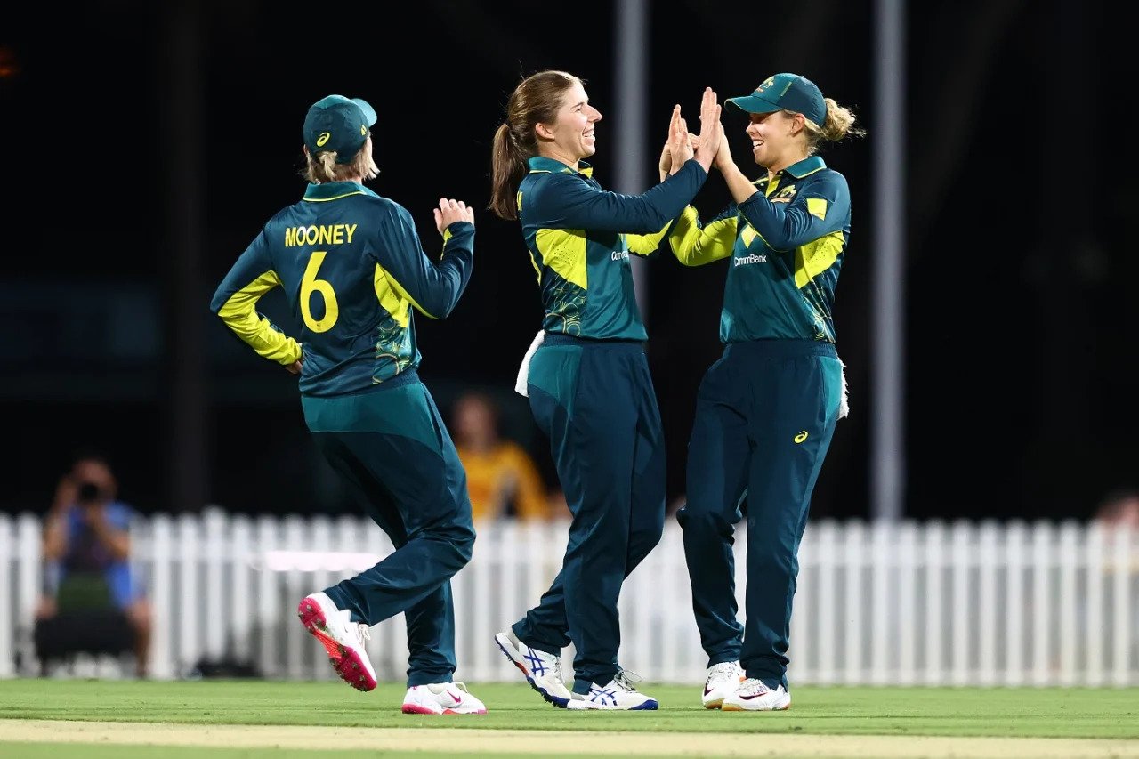 Australia Secures 3-0 T20I Series Sweep Over New Zealand: Wareham and Gardner Shine