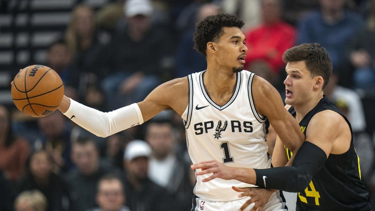 NBA 2024-25 Roundup: Victor Wembanyama Leads Spurs with Rare 5×5 Performance Against Jazz